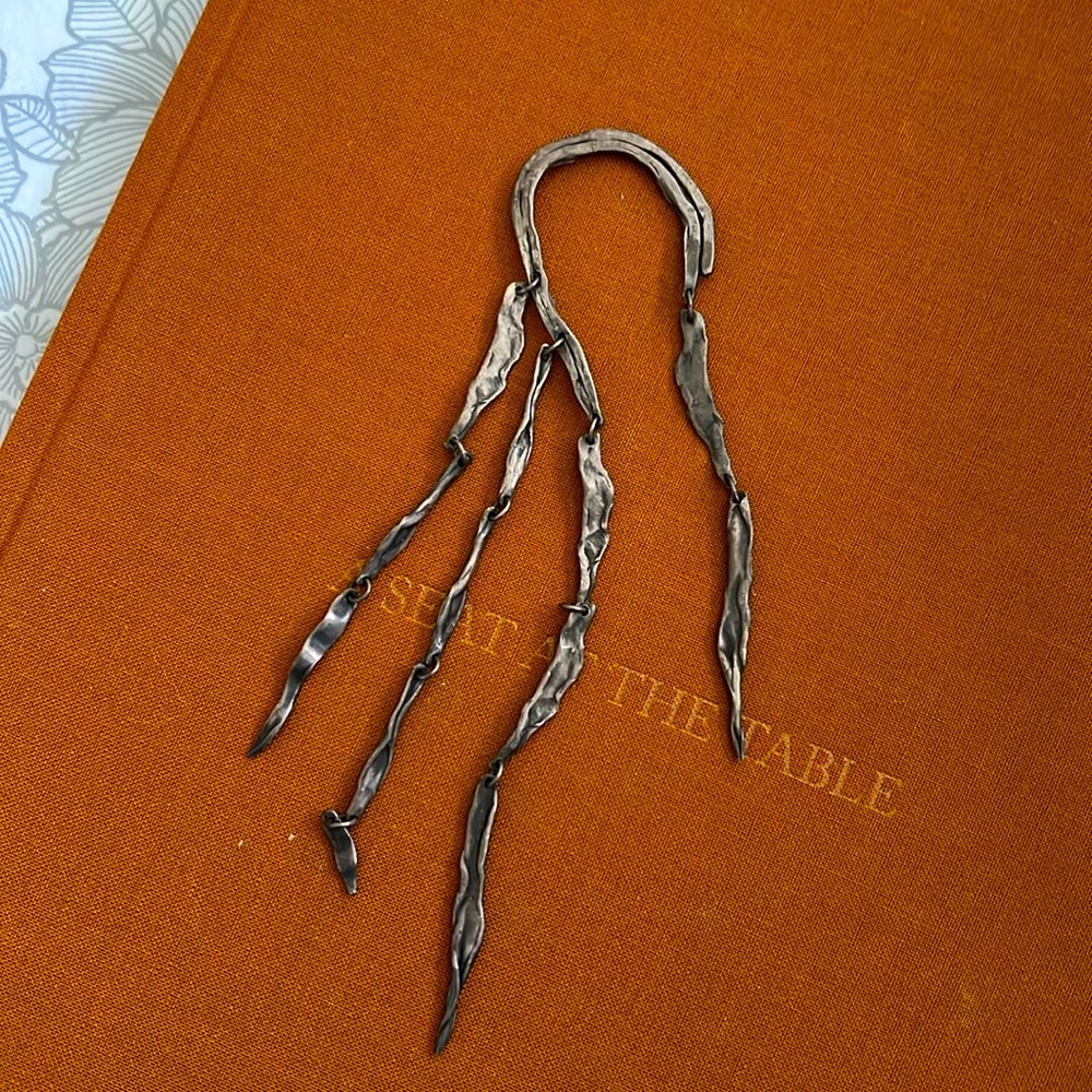 Ear cuff